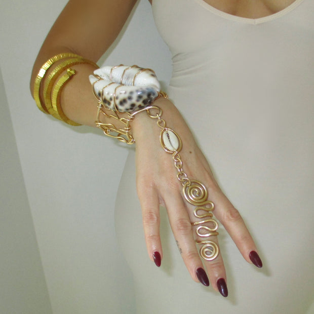 The Handmade Seashell Hand Chain - BERNA PECI JEWELRY