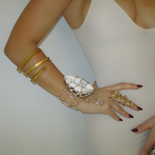 The Handmade Seashell Hand Chain - BERNA PECI JEWELRY