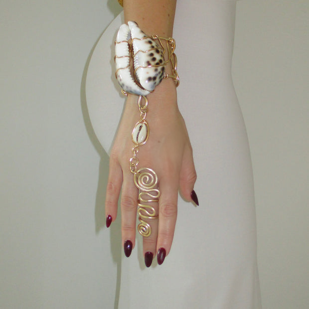 The Handmade Seashell Hand Chain - BERNA PECI JEWELRY